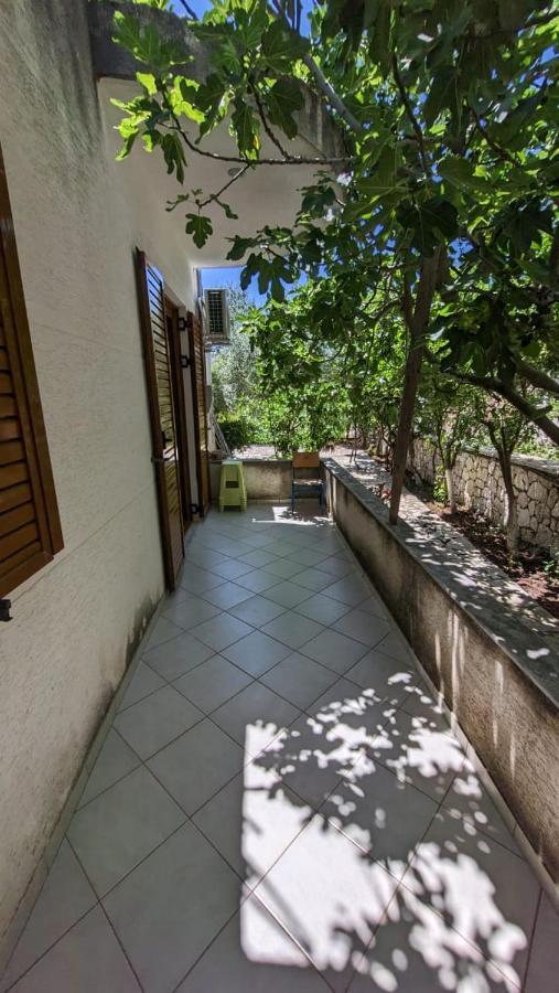 Hasani Apartments Sarandë Buitenkant foto